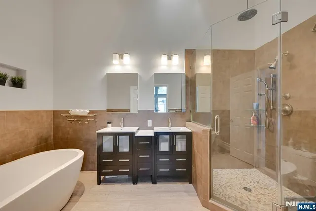 $8,000 | 714 Holly Court, Unit 714, Norwood, NJ 07648