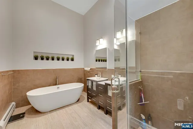 $8,000 | 714 Holly Court, Unit 714, Norwood, NJ 07648