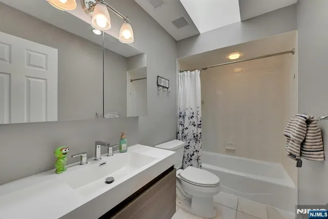 $8,000 | 714 Holly Court, Unit 714, Norwood, NJ 07648