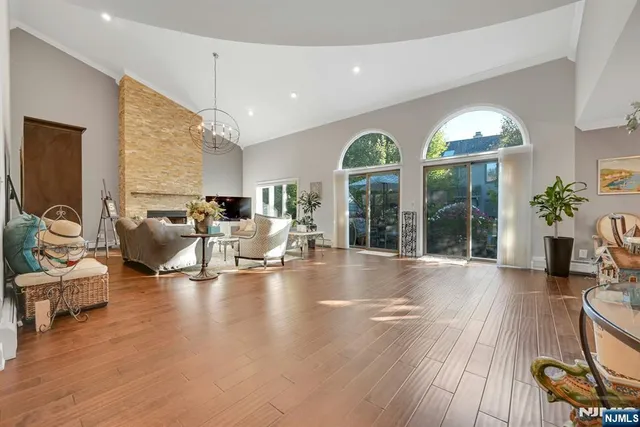 $8,000 | 714 Holly Court, Unit 714, Norwood, NJ 07648