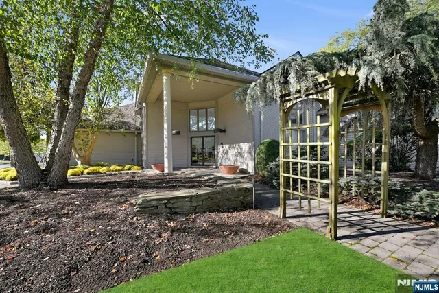 $8,000 | 714 Holly Court, Unit 714, Norwood, NJ 07648