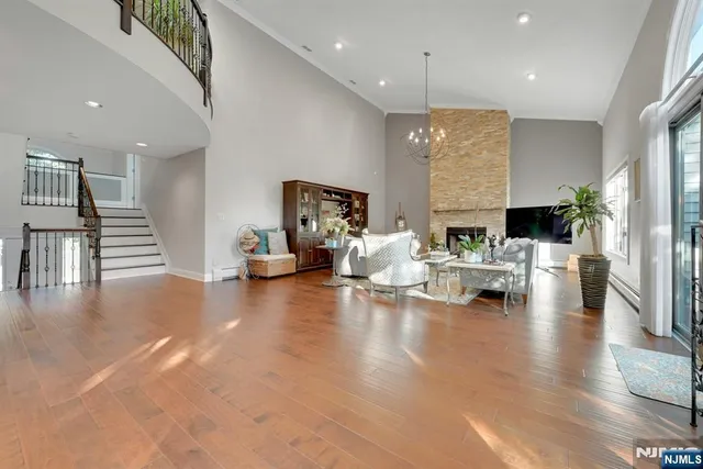 $8,000 | 714 Holly Court, Unit 714, Norwood, NJ 07648