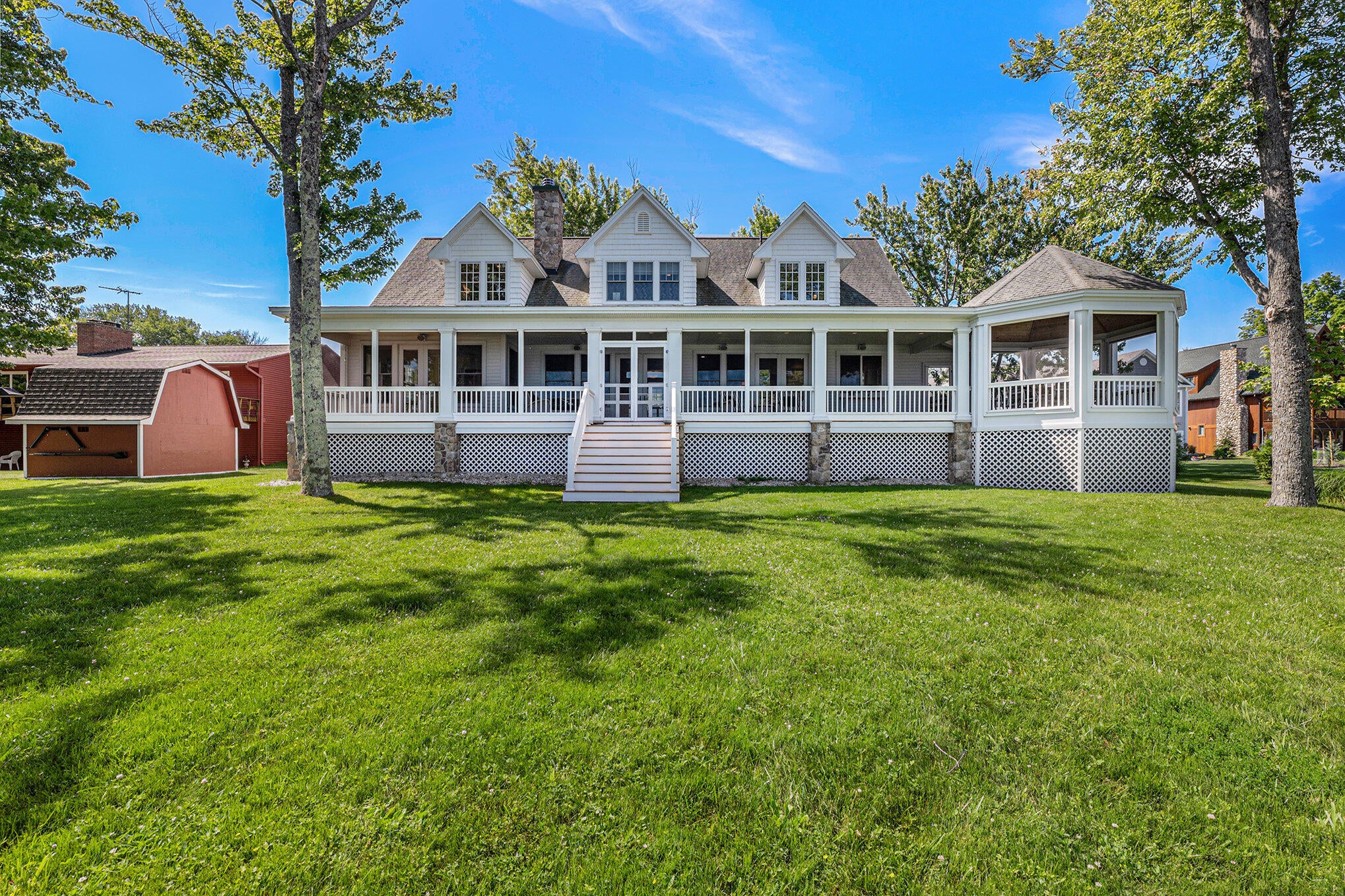 11284 Kings Point Road Alanson, MI 49706 - Photo 5 of 71 Gallery Image 5