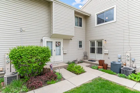 $299,000 | 417 Verde Drive, Schaumburg, IL 60173