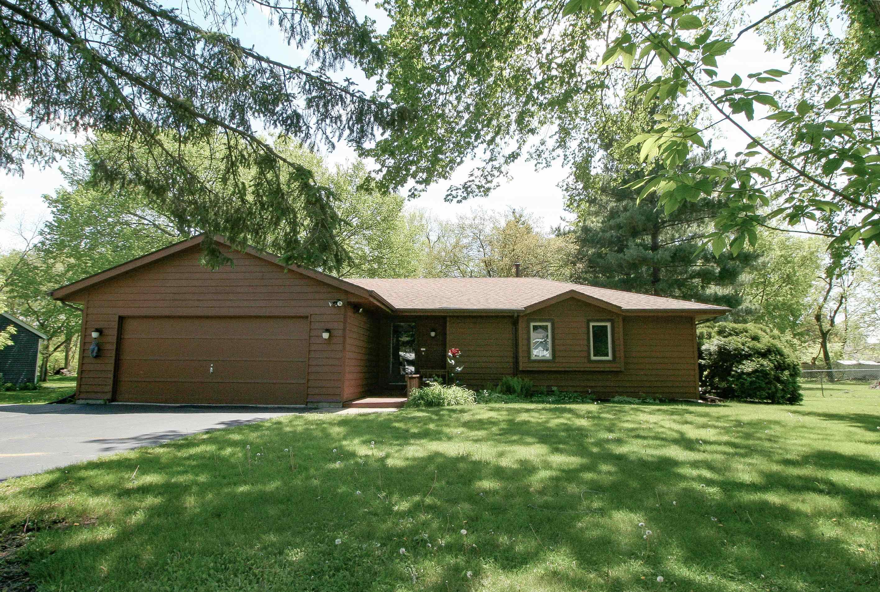 5457 Country Court Roscoe, IL 61073 - Photo 1 of 22