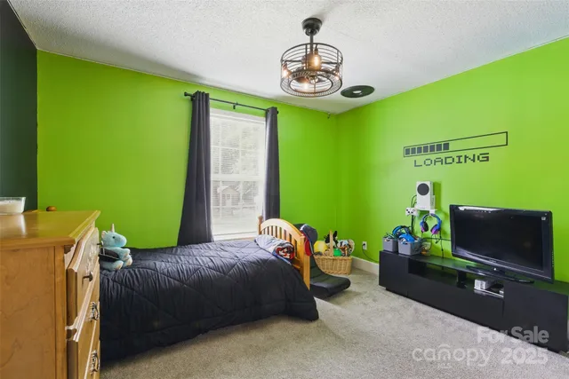 a view of livingroom with furniture