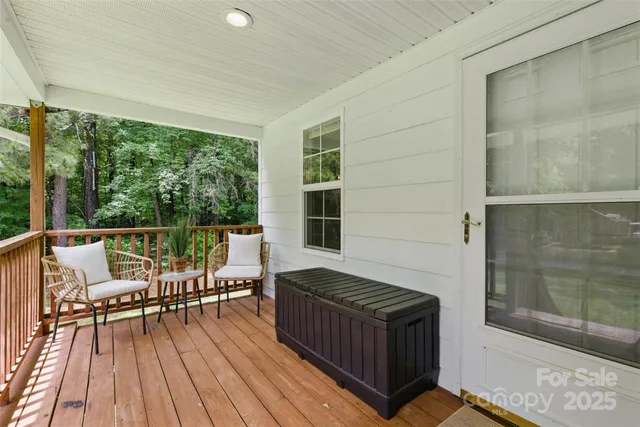a view of a house with backyard and a tree