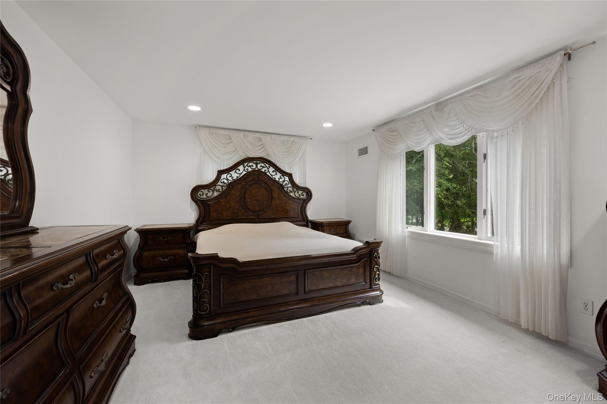 3525 Paradise Point Road Southold, NY 11971 - Photo 33 of 42 Gallery Image 33