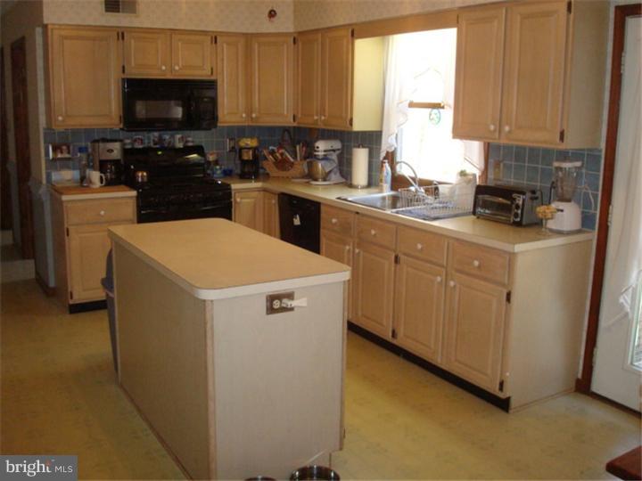 1504 Manley Road West Chester, PA 19382 - Photo 9 of 12 Kitchen
