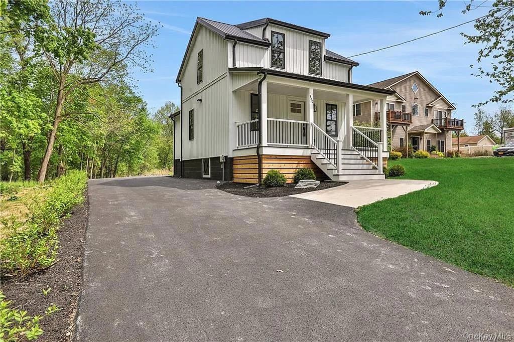 386 Lakeside Road Newburgh, NY 12550 - Photo 5 of 33
