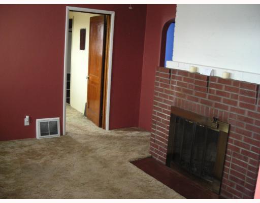 83 Beagle Club Road Washington, PA 15301 - Photo 4 of 8 Living Room.