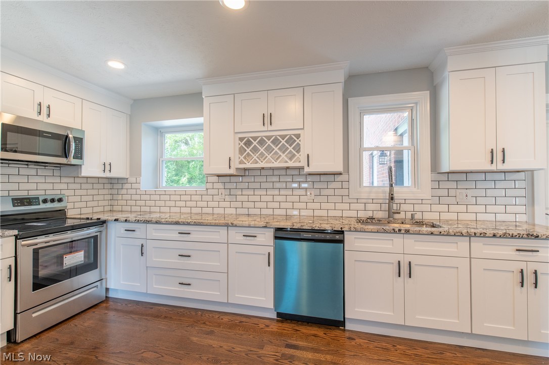 2187 Vernon Road Cleveland, OH 44118 - Photo 2 of 27
