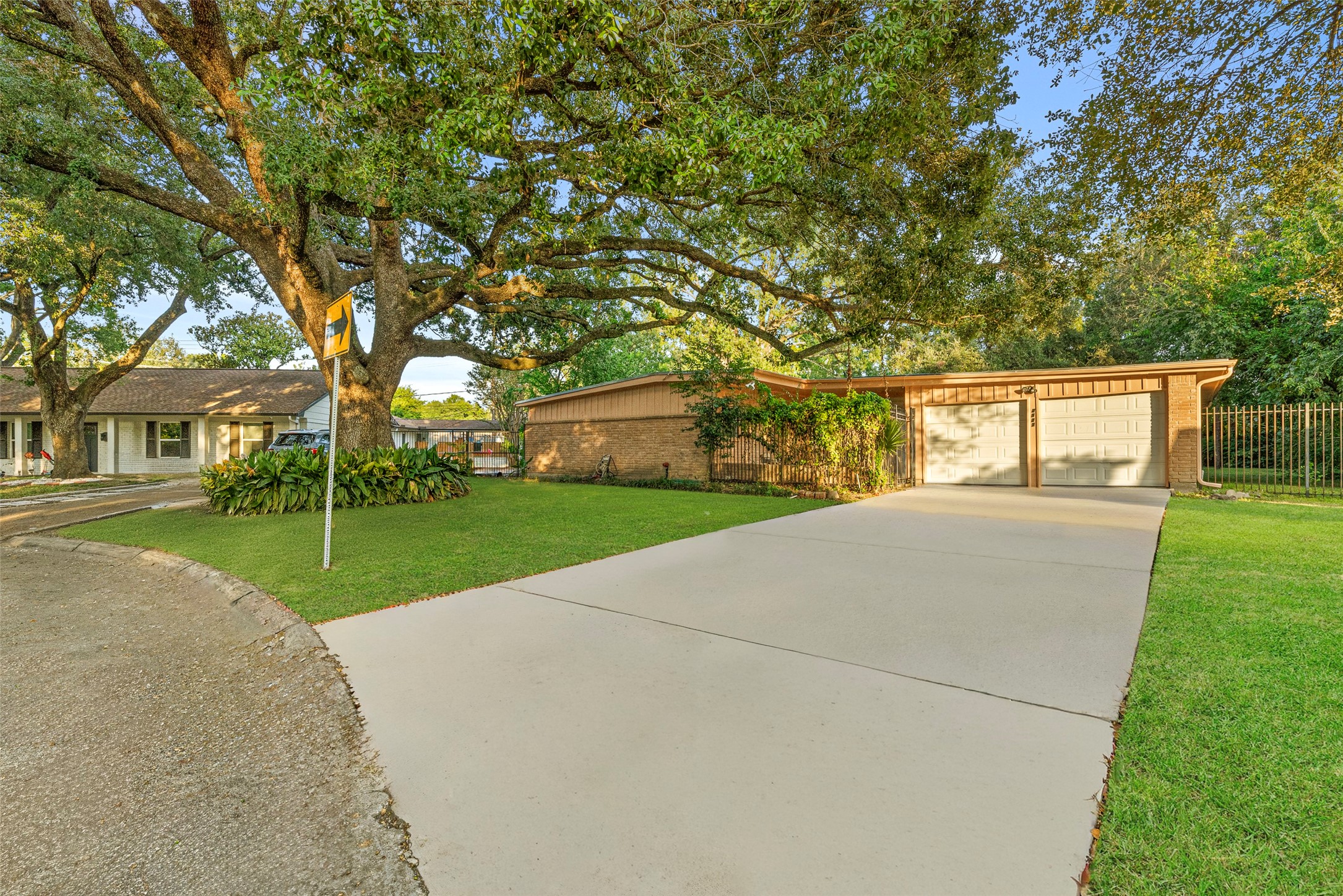 2927 Rockyridge Drive Houston, TX 77063 - Photo 2 of 34 a view of a house with backyard and a tree