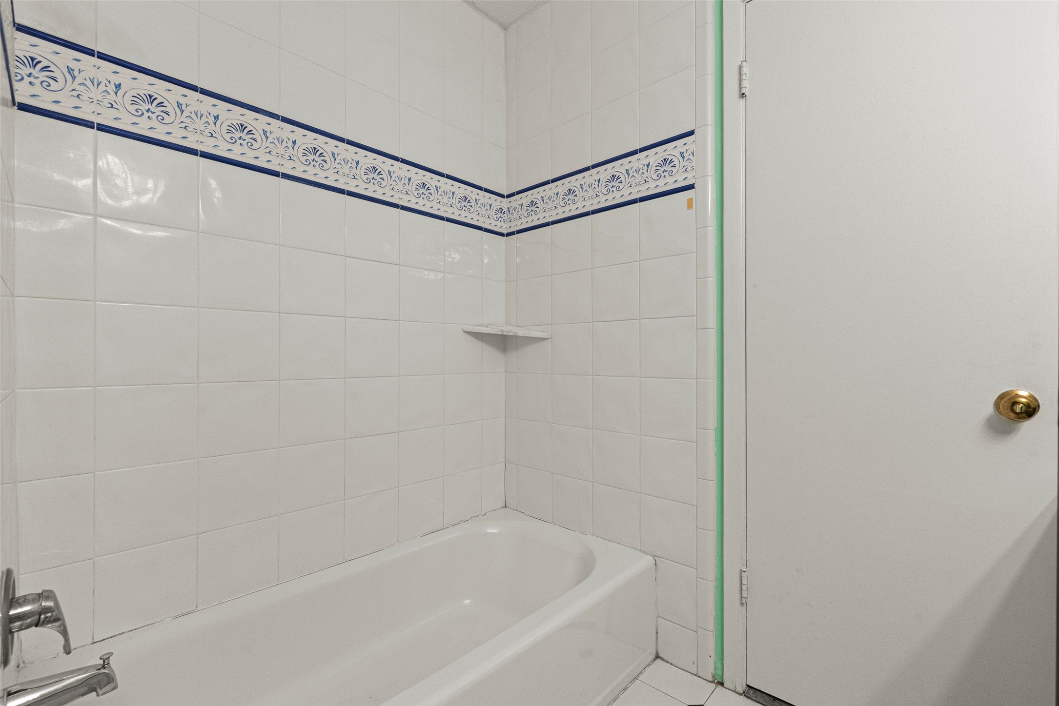 2927 Rockyridge Drive Houston, TX 77063 - Photo 25 of 34 a bathroom with a shower and a bath tub