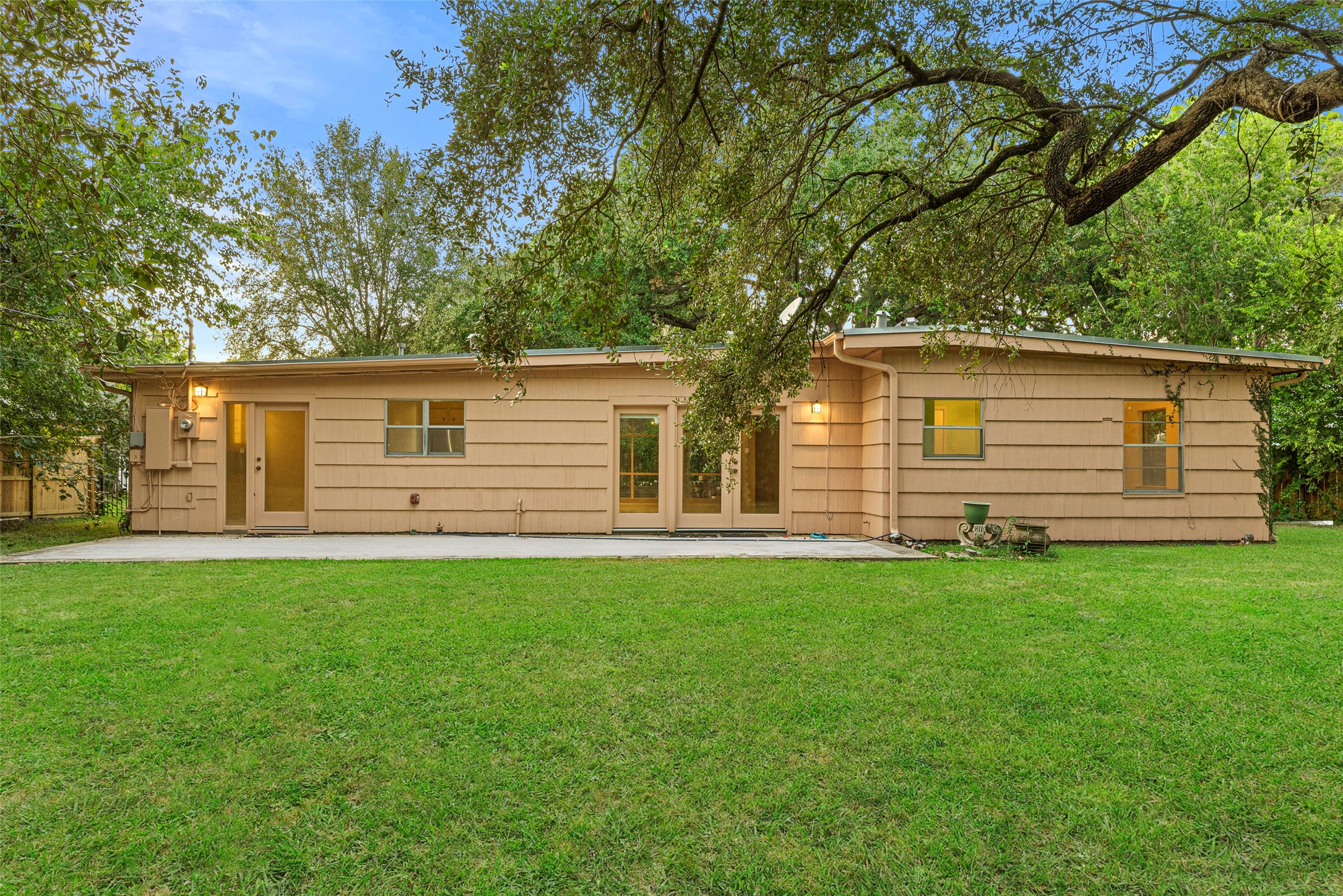 2927 Rockyridge Drive Houston, TX 77063 - Photo 31 of 34 a front view of a house with a garden