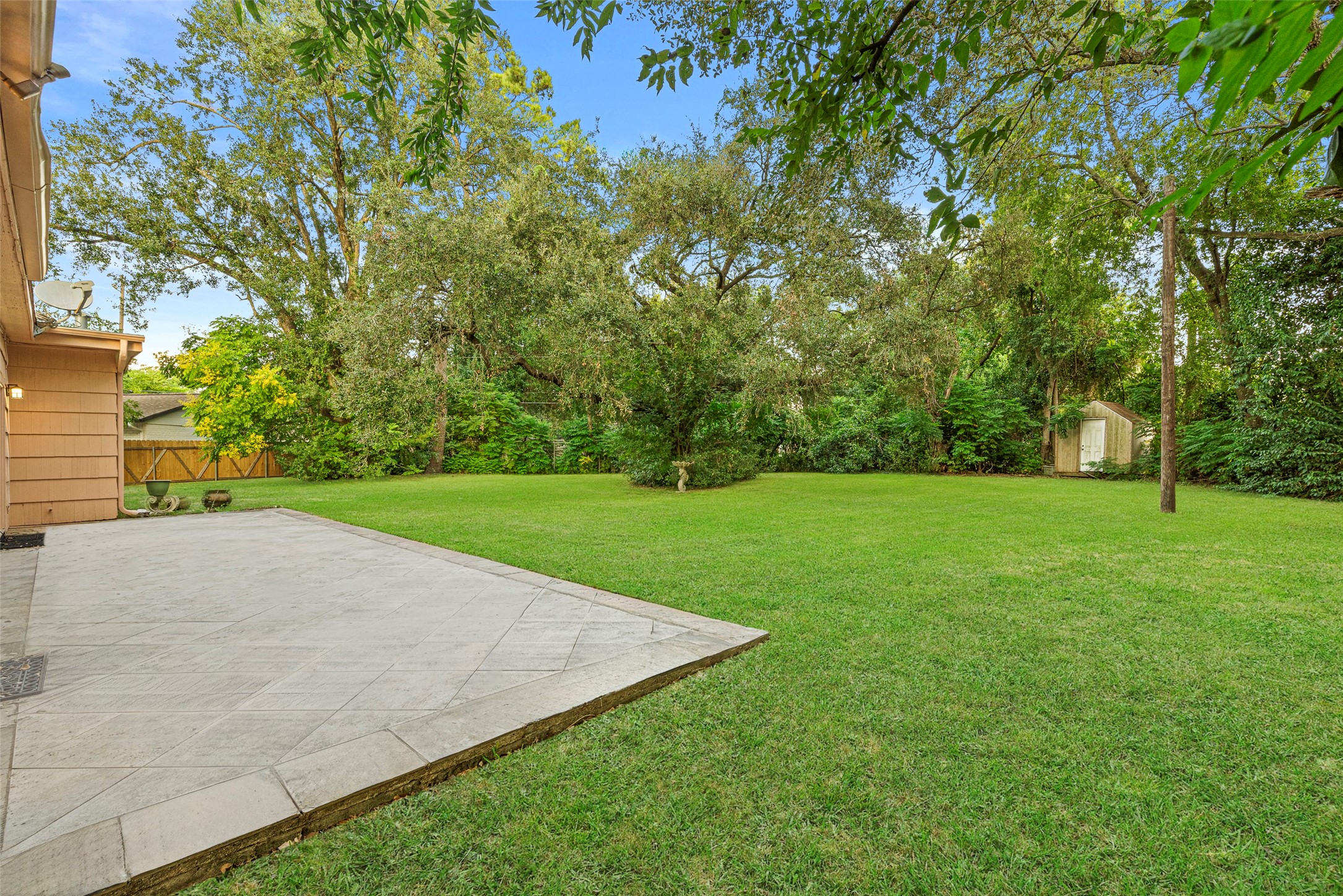2927 Rockyridge Drive Houston, TX 77063 - Photo 33 of 34 a view of a park with large trees