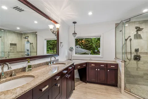 $2,598,000 | 19 Tappentown Lane, Glen Head, NY 11545