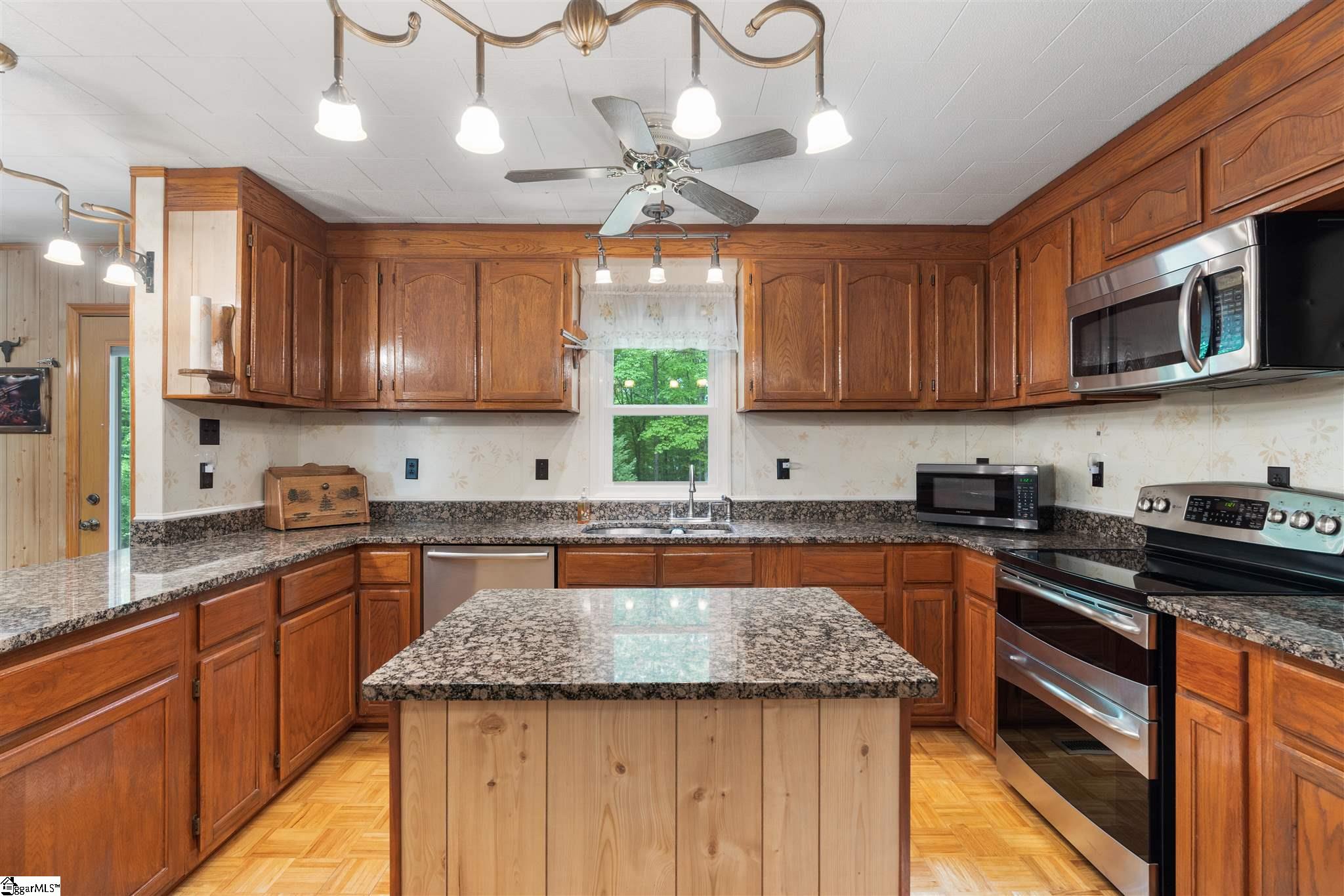 326 West Chapman Road Belton, SC 29627 - Photo 6 of 21