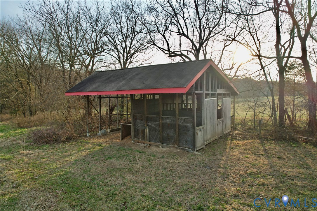 805 Rockford Road Manakin-Sabot, VA 23103 - Photo 40 of 46 a view of a house with a yard and wooden fence