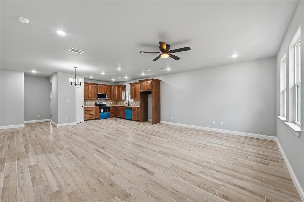 308 Lewis Street Cleburne, TX 76031 - Photo 4 of 24