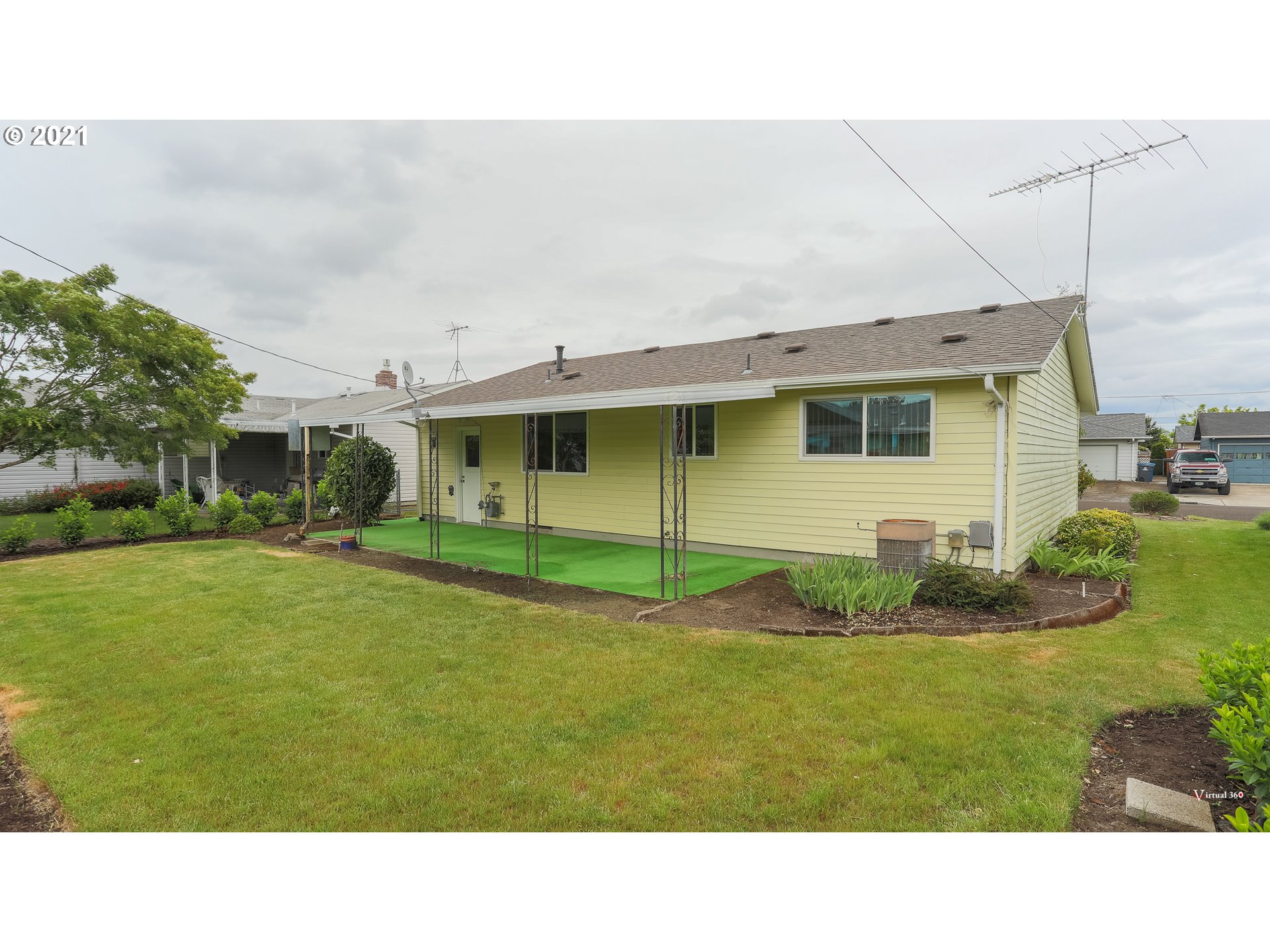 1769 Thompson Road Woodburn, OR 97071 - Photo 3 of 17 Gallery Image 3