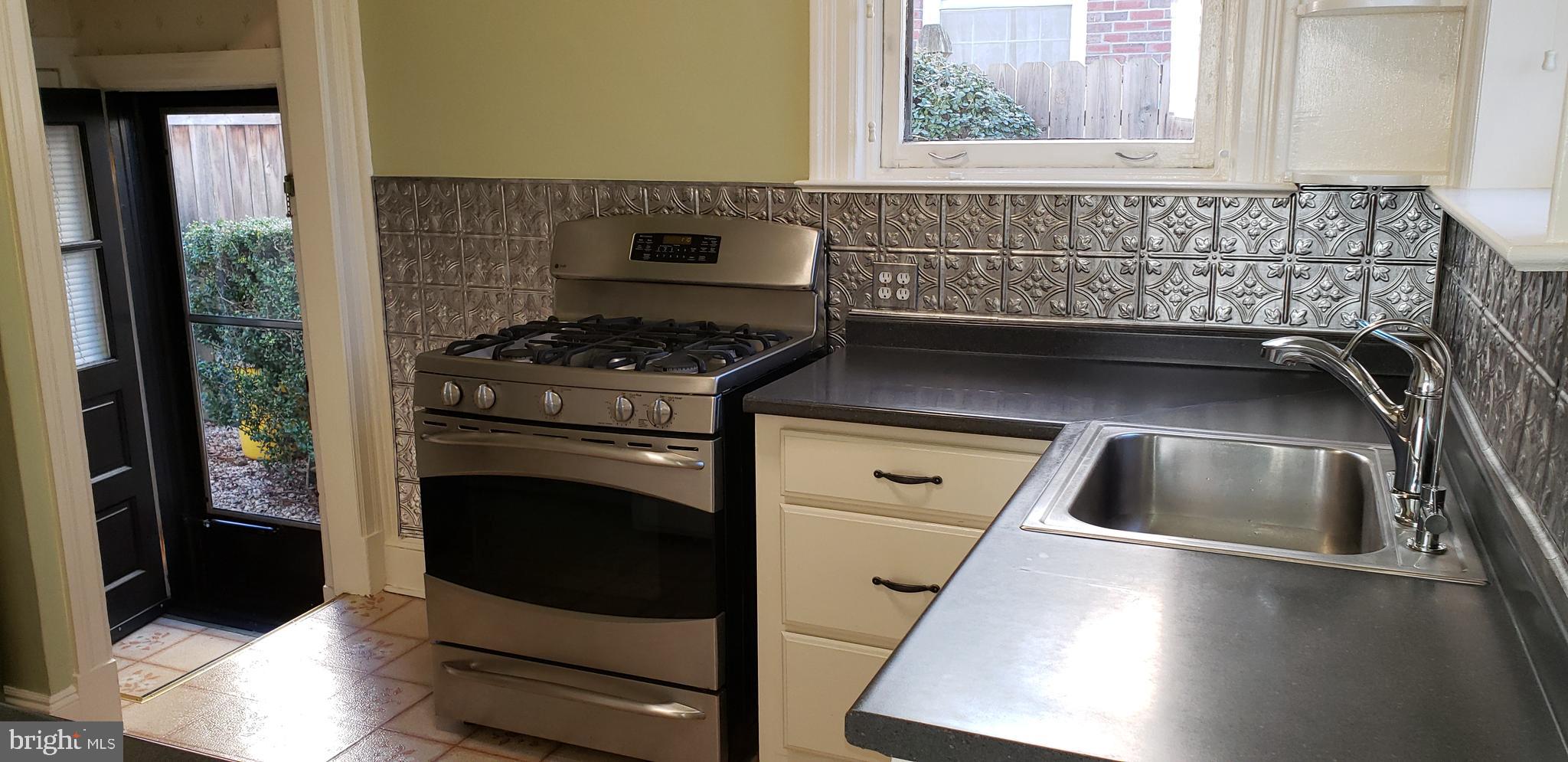 116 Renfrew Avenue Trenton, NJ 08618 - Photo 17 of 36 Kitchen