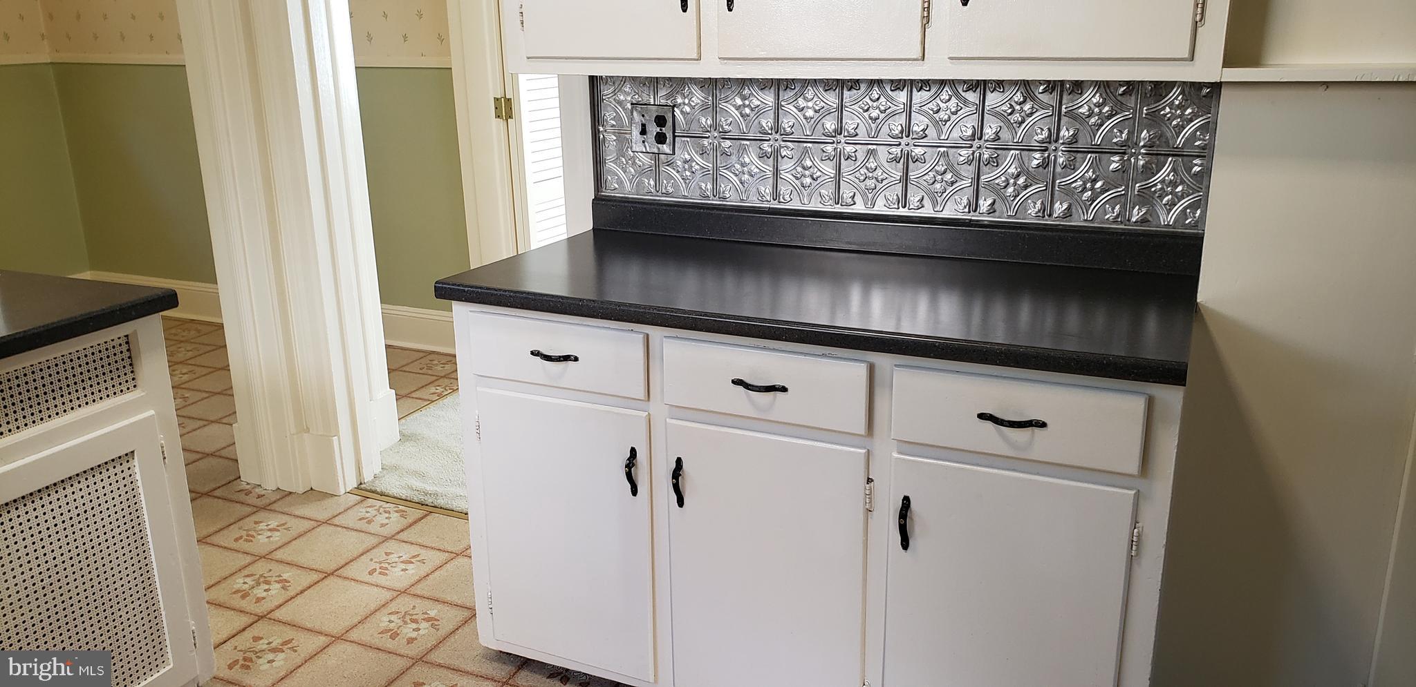 116 Renfrew Avenue Trenton, NJ 08618 - Photo 18 of 36 Kitchen - buffet adjacent to Dining Room