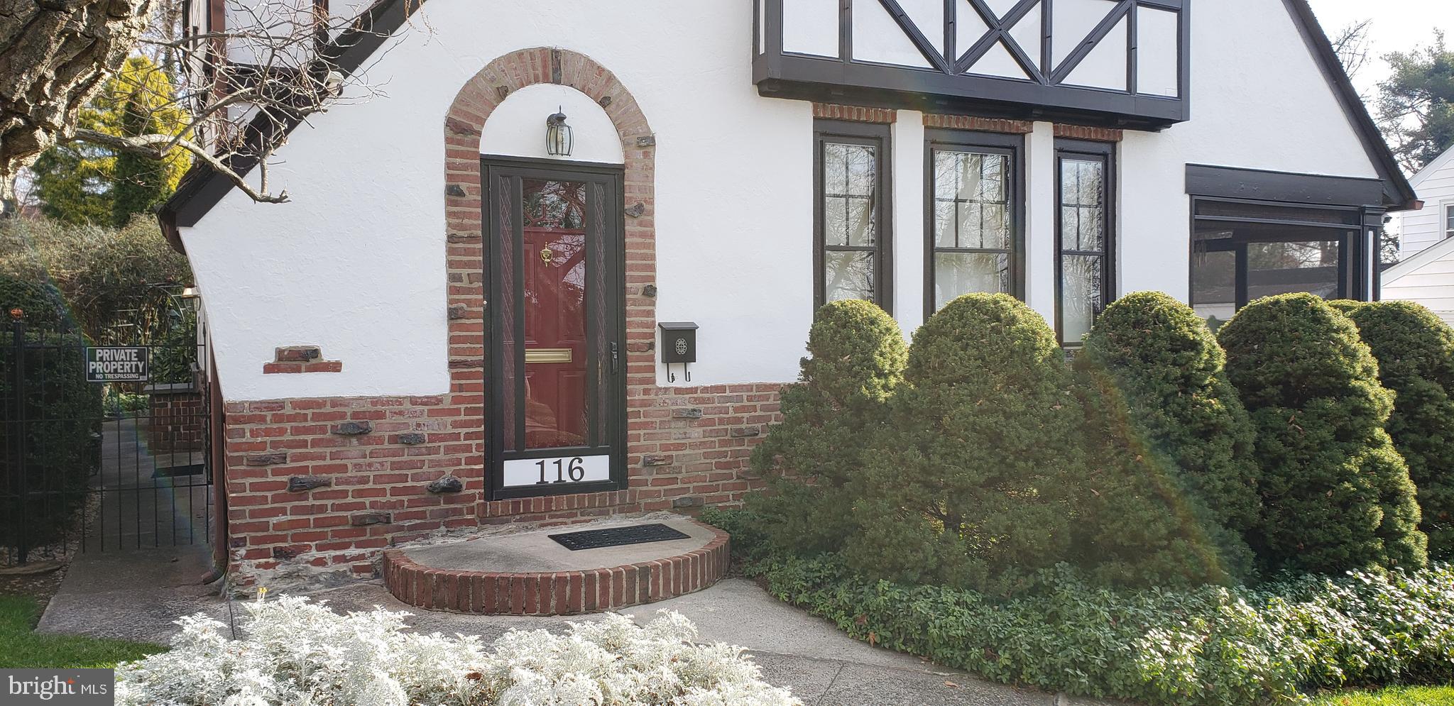 116 Renfrew Avenue Trenton, NJ 08618 - Photo 2 of 36 Front door entry to side foyer