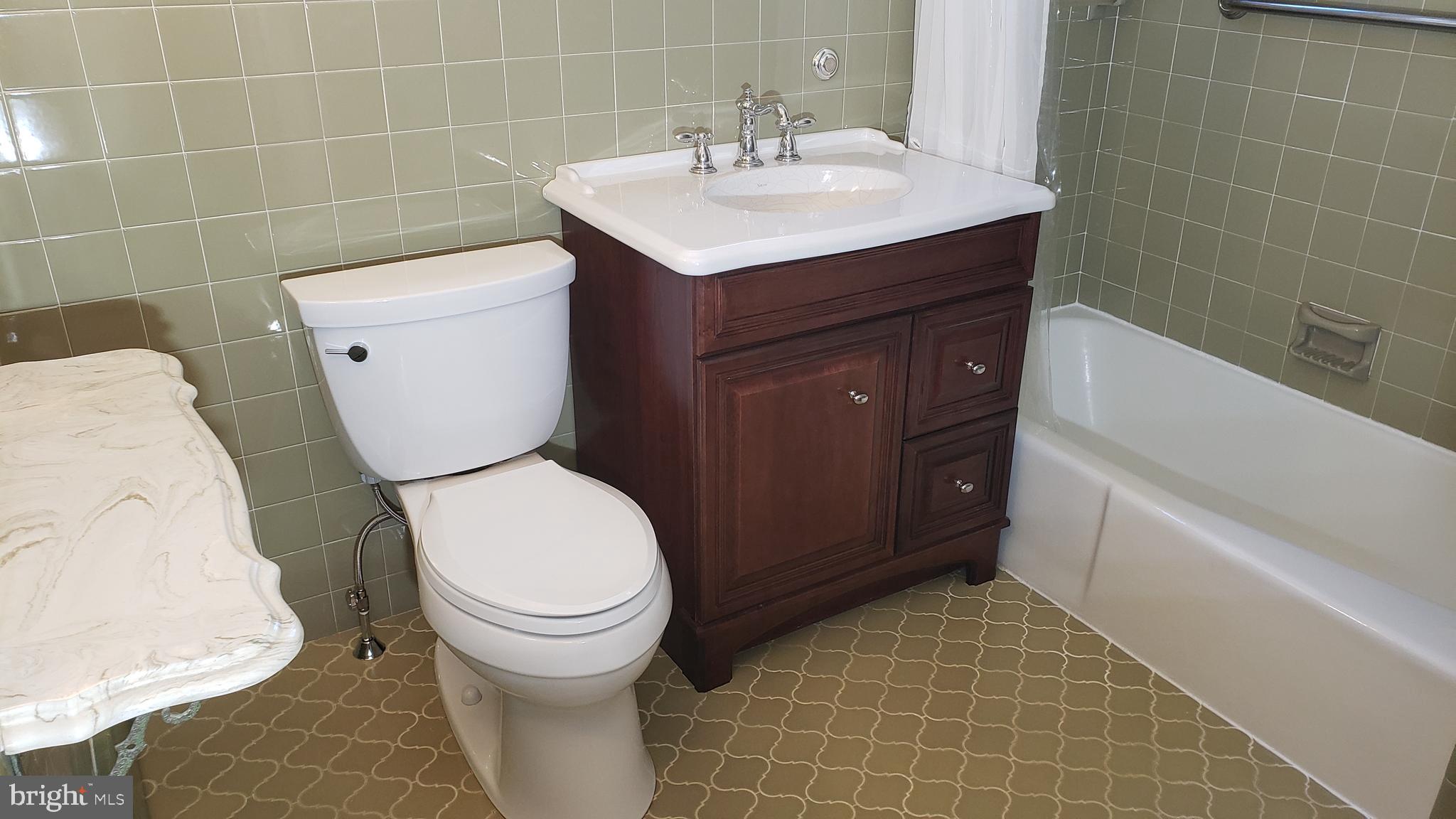 116 Renfrew Avenue Trenton, NJ 08618 - Photo 26 of 36 Main bath 2nd floor