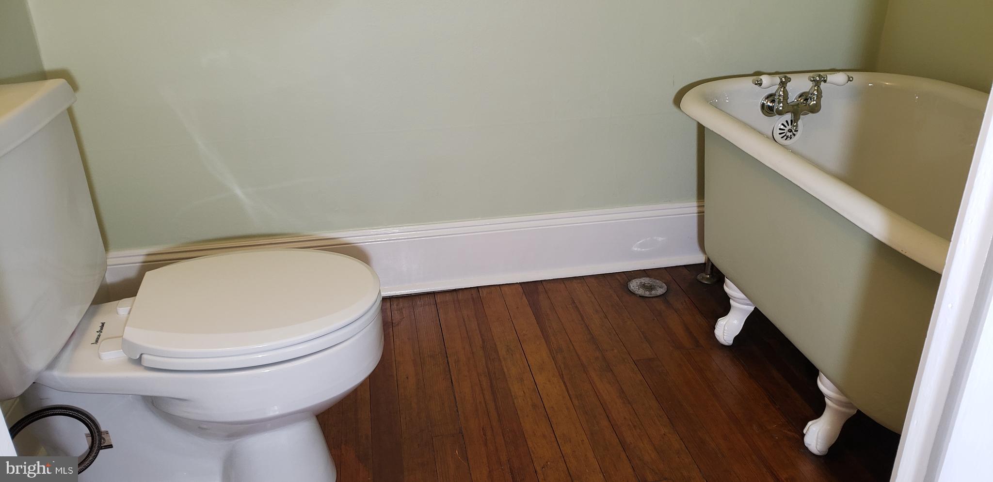 116 Renfrew Avenue Trenton, NJ 08618 - Photo 33 of 36 Bath - 3rd floor