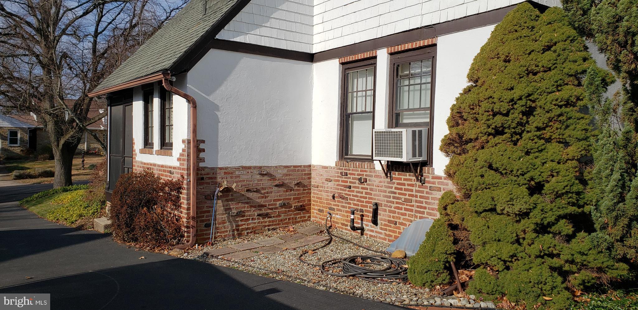 116 Renfrew Avenue Trenton, NJ 08618 - Photo 5 of 36 Side exterior