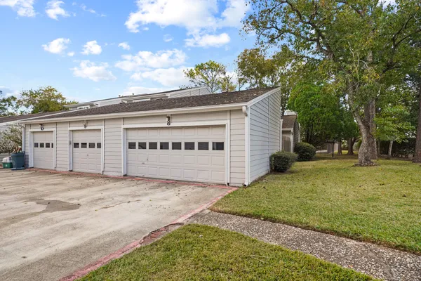 $215,000 | 8 Hideaway Drive, Friendswood, TX 77546