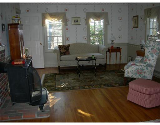 35 Smithtown Road Pittston, ME 04345 - Photo 5 of 20 Living Room.