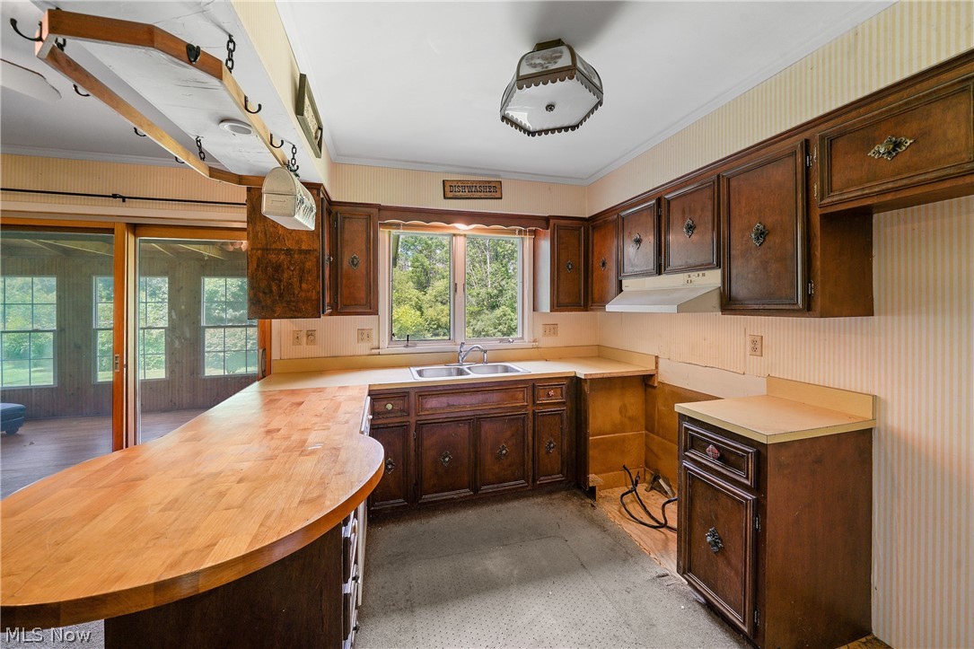 12790 Heath Road Chesterland, OH 44026 - Photo 16 of 31 kitchen