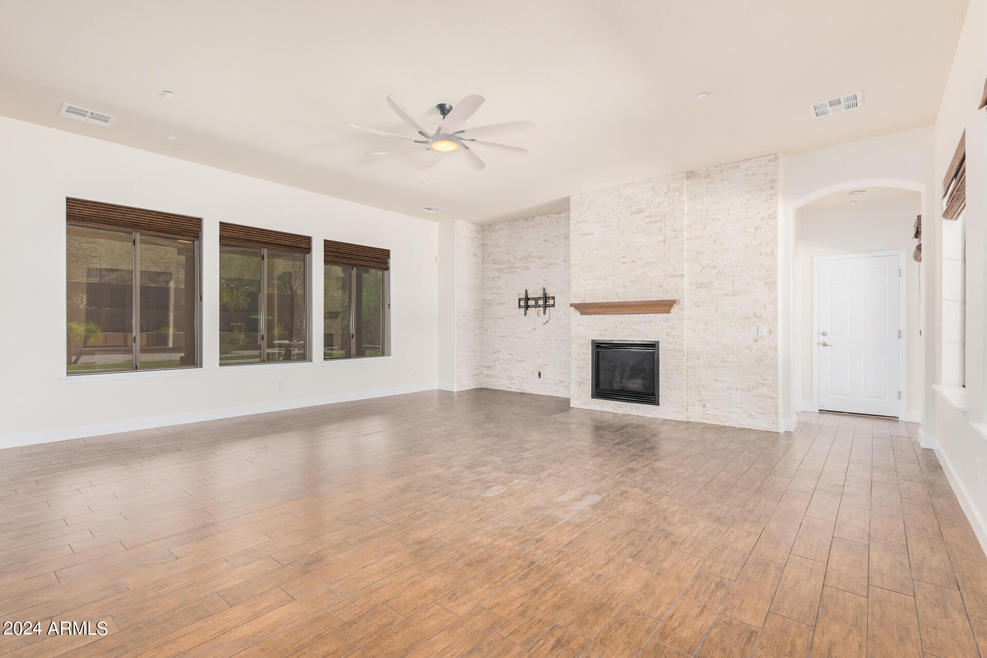 5713 West Rowel Road Phoenix, AZ 85083 - Photo 10 of 60 0008-08 - Rowel 5713