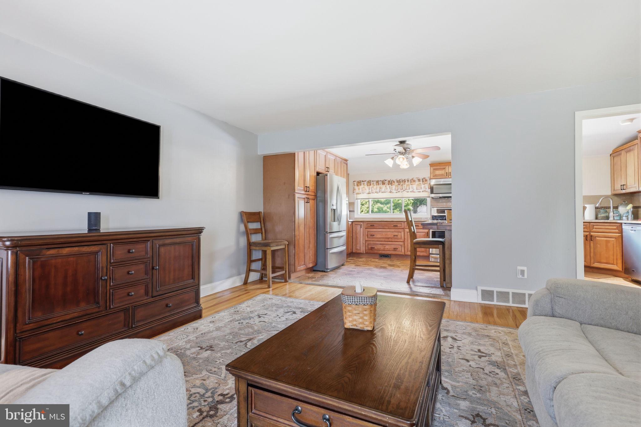 1320 Nevarc Road Warminster, PA 18974 - Photo 9 of 34