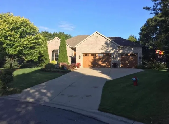 $869,000 | 10 Vienna Circle, Madison, WI 53718