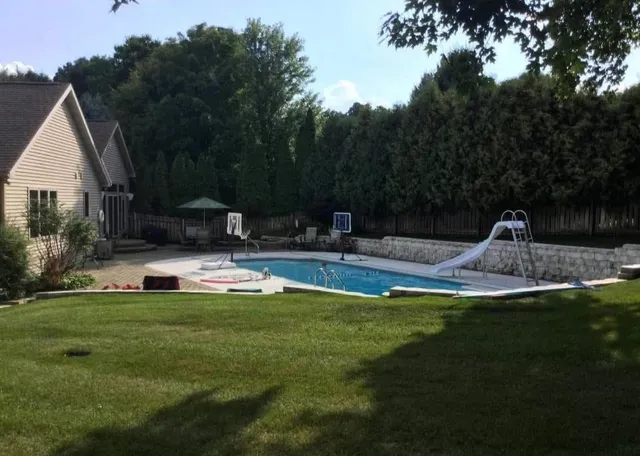 $869,000 | 10 Vienna Circle, Madison, WI 53718