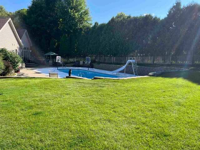 $869,000 | 10 Vienna Circle, Madison, WI 53718