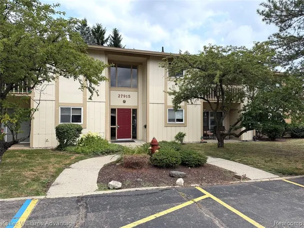 $1,500 | 27915 Berrywood Lane, Unit 70, Farmington, MI 48334