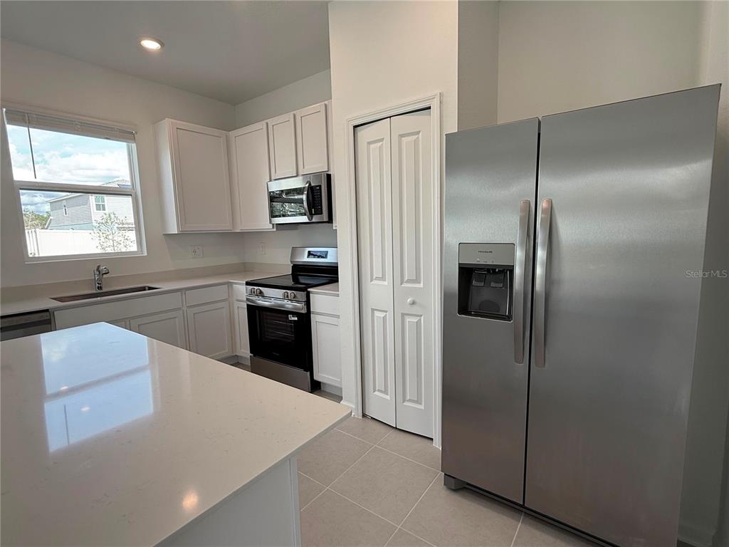 2747 Skyline Loop Kissimmee, FL 34758 - Photo 4 of 28