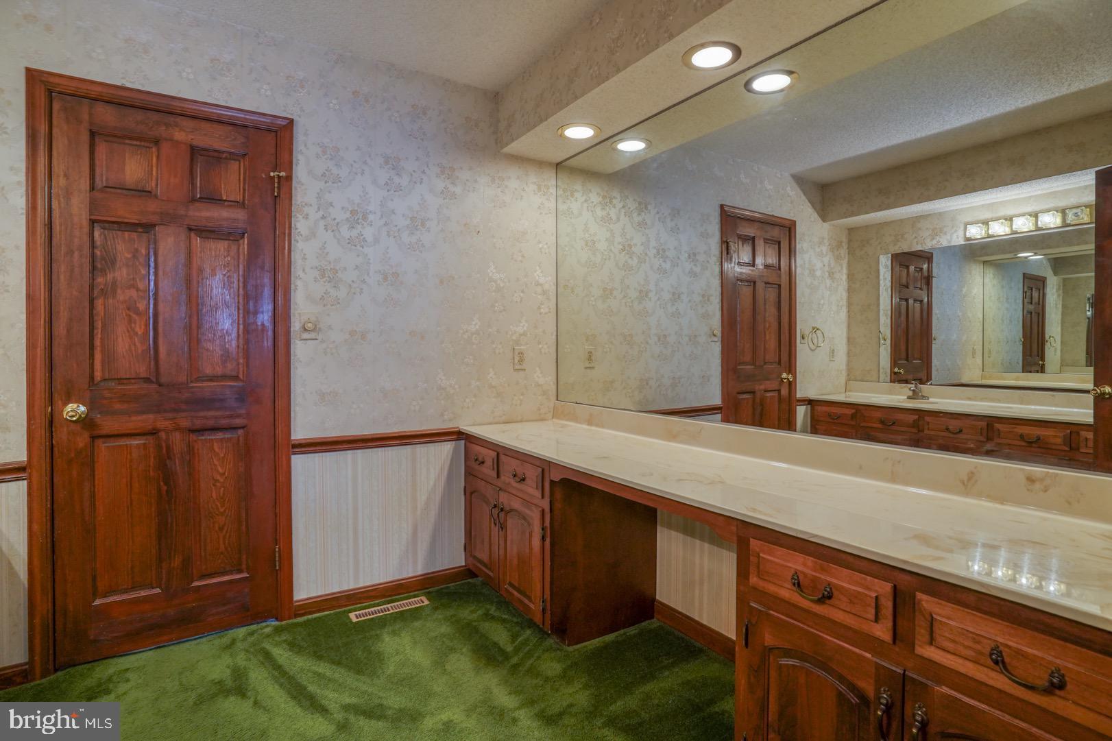 8000 Calhoun Road Milford, DE 19963 - Photo 20 of 38 Vanity makeup area