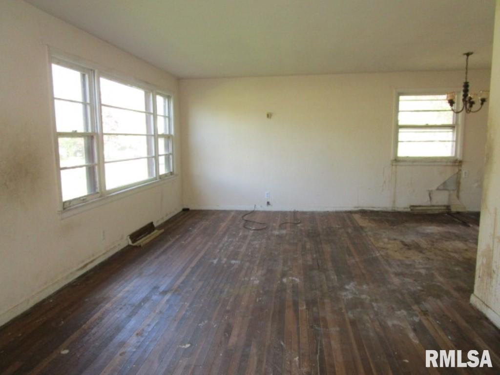 2824 West James Road Peoria, IL 61615 - Photo 5 of 16 Gallery Image 5