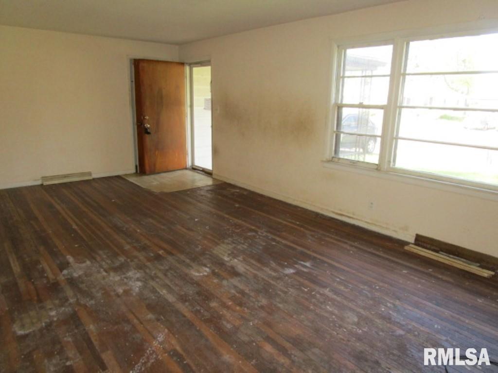 2824 West James Road Peoria, IL 61615 - Photo 6 of 16 Gallery Image 6