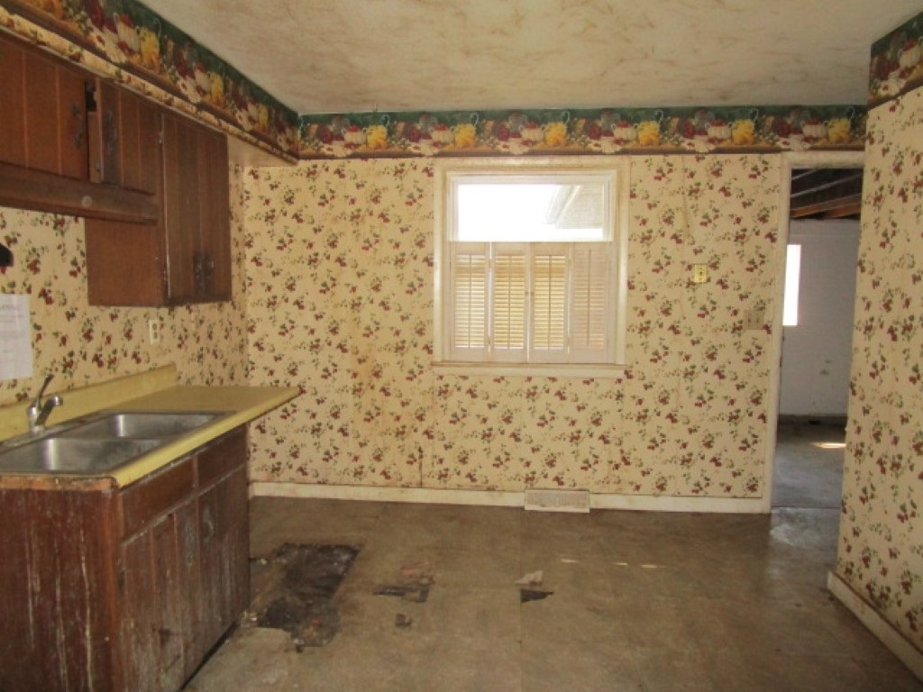 2824 West James Road Peoria, IL 61615 - Photo 9 of 16 Gallery Image 9