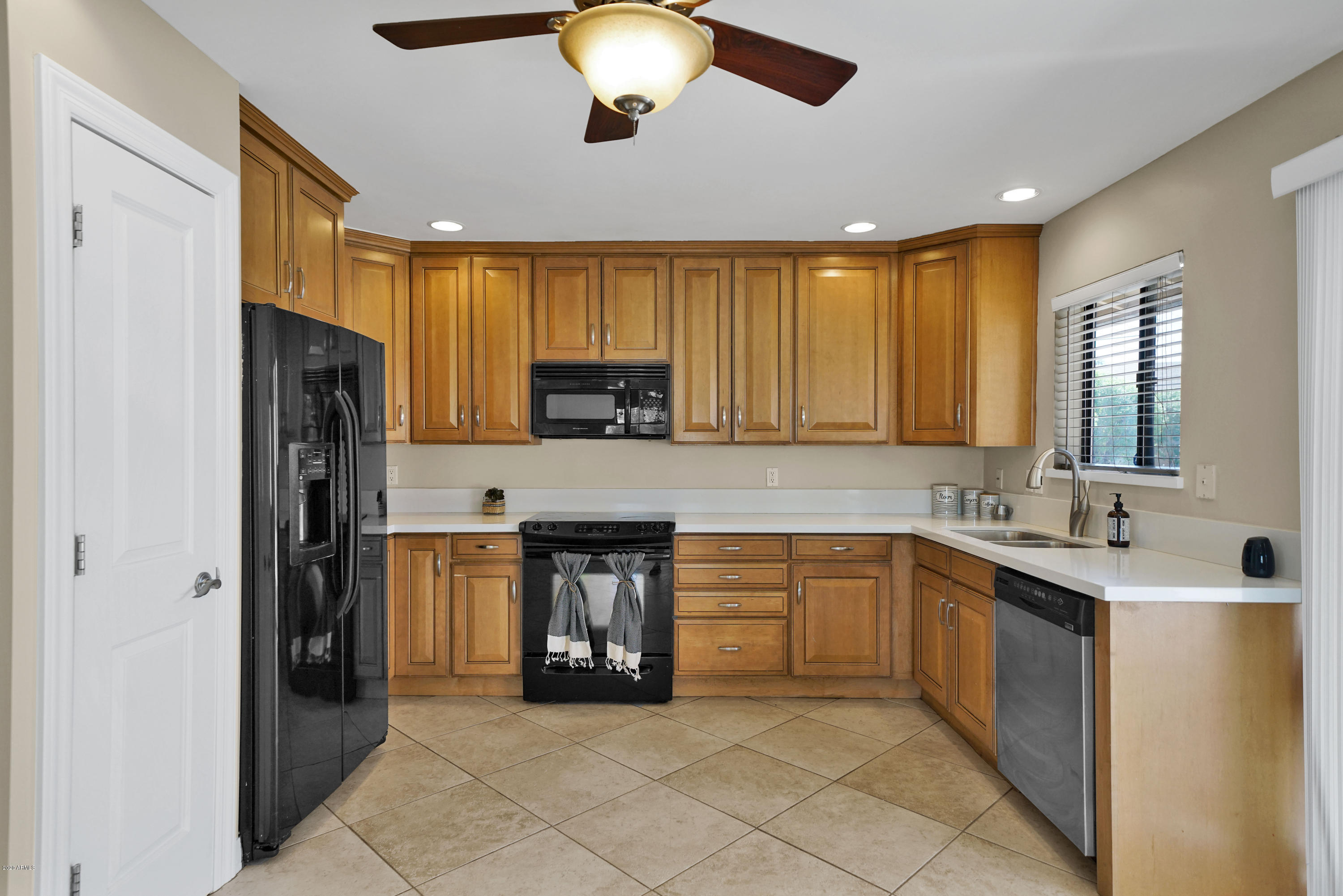 1931 East Presidio Road Phoenix, AZ 85022 - Photo 11 of 29 DSC08562