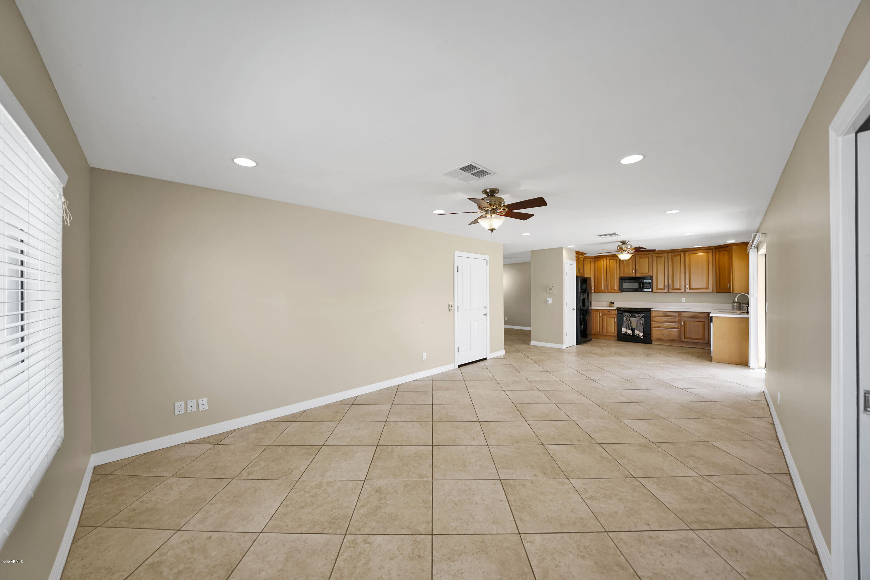 1931 East Presidio Road Phoenix, AZ 85022 - Photo 15 of 29 DSC08572