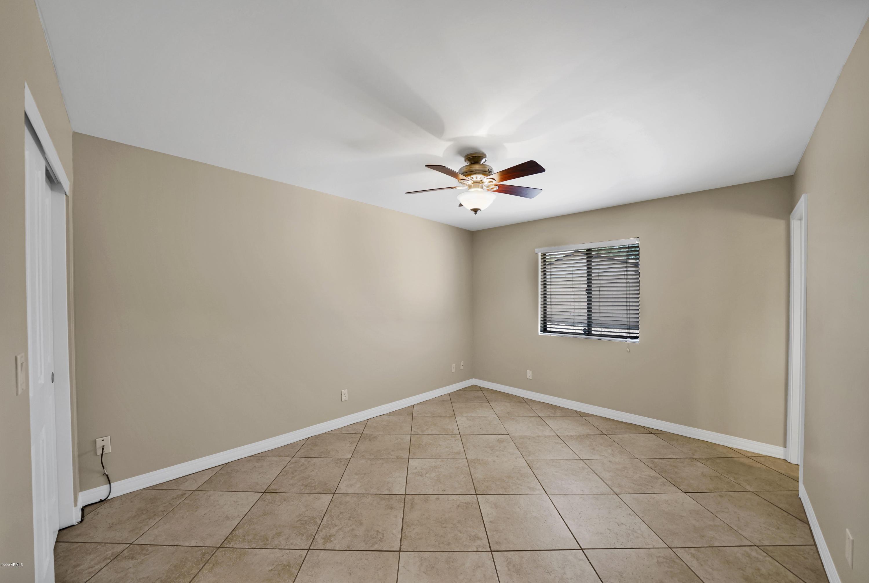 1931 East Presidio Road Phoenix, AZ 85022 - Photo 18 of 29 DSC08511