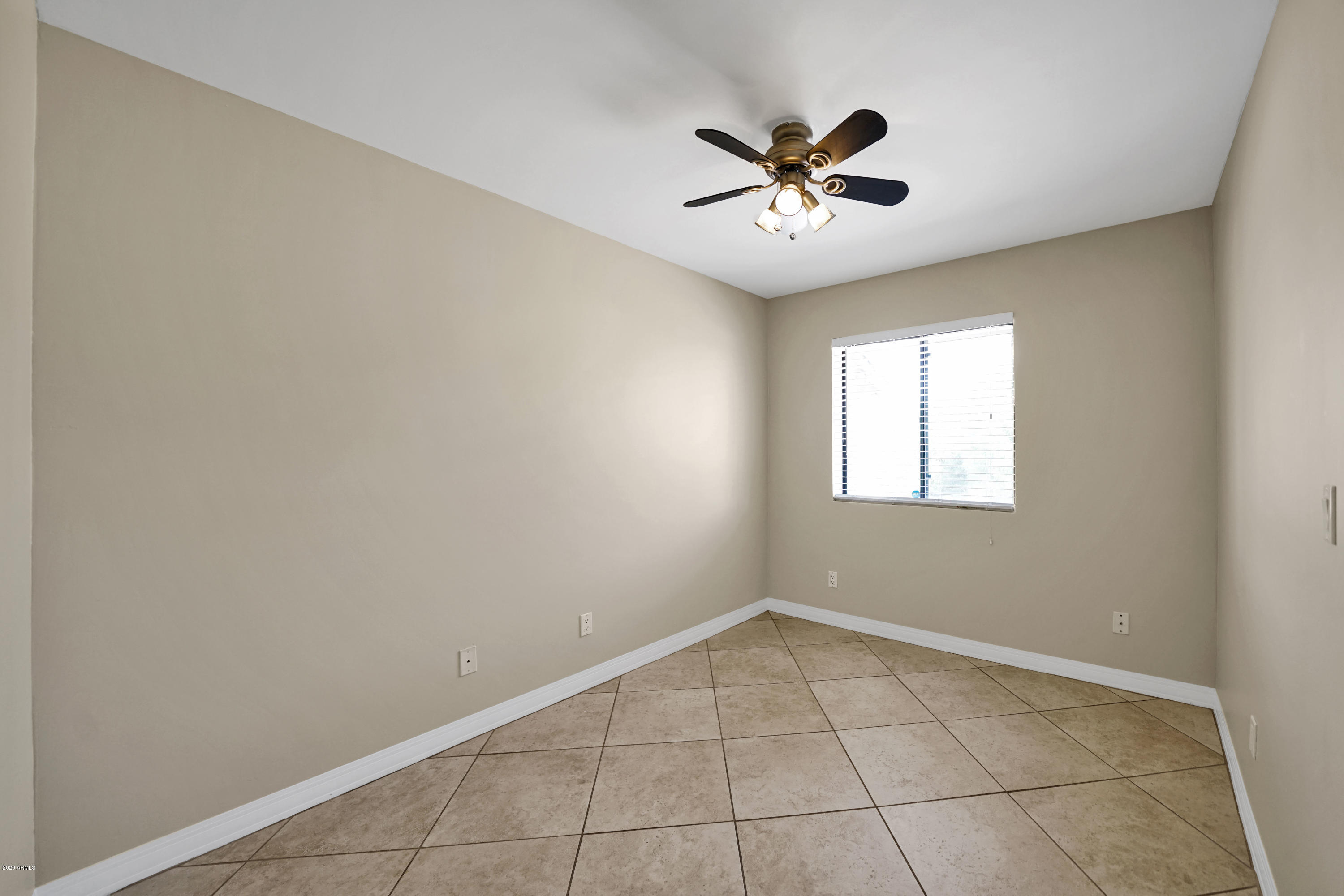 1931 East Presidio Road Phoenix, AZ 85022 - Photo 21 of 29 DSC08491