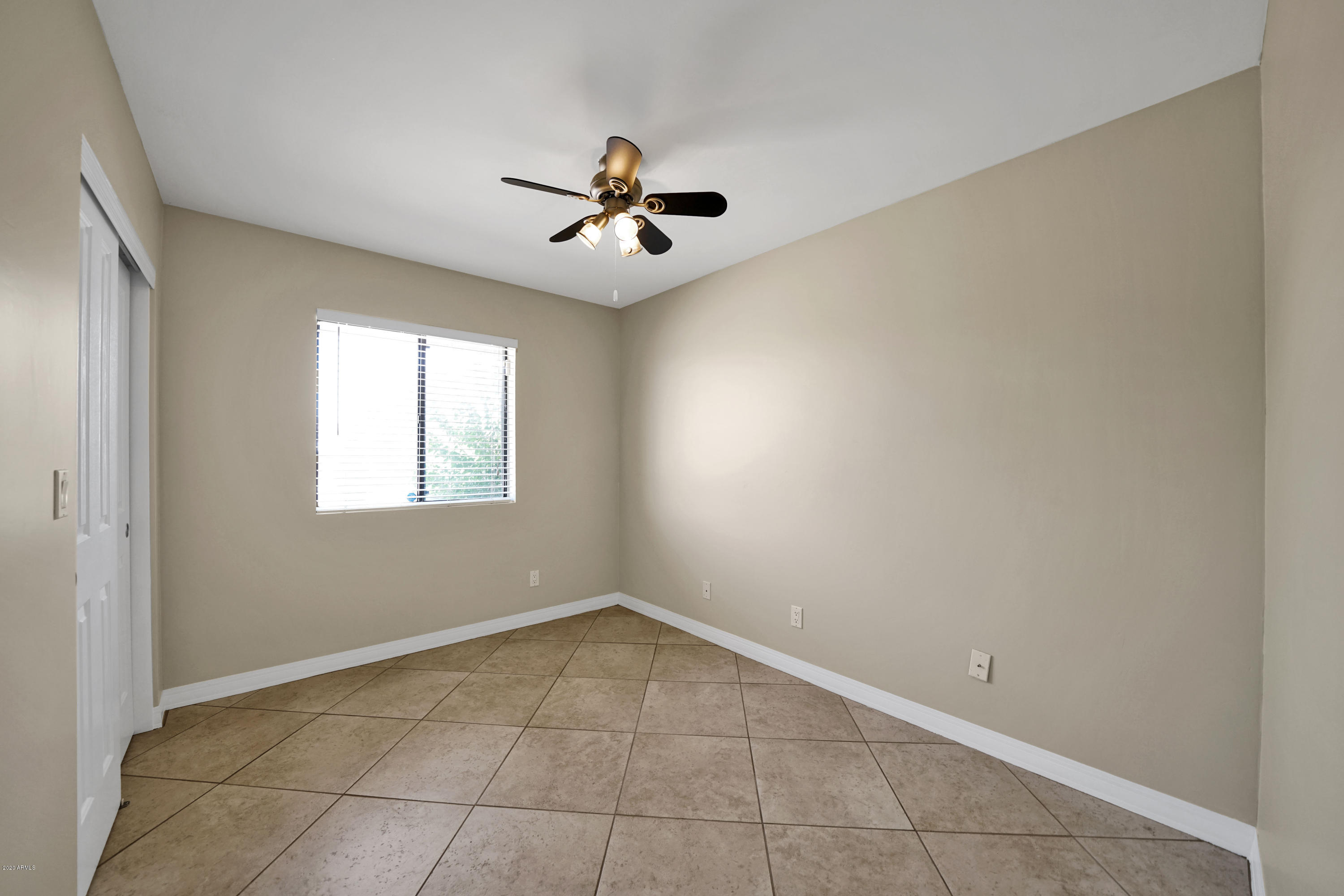 1931 East Presidio Road Phoenix, AZ 85022 - Photo 22 of 29 DSC08506